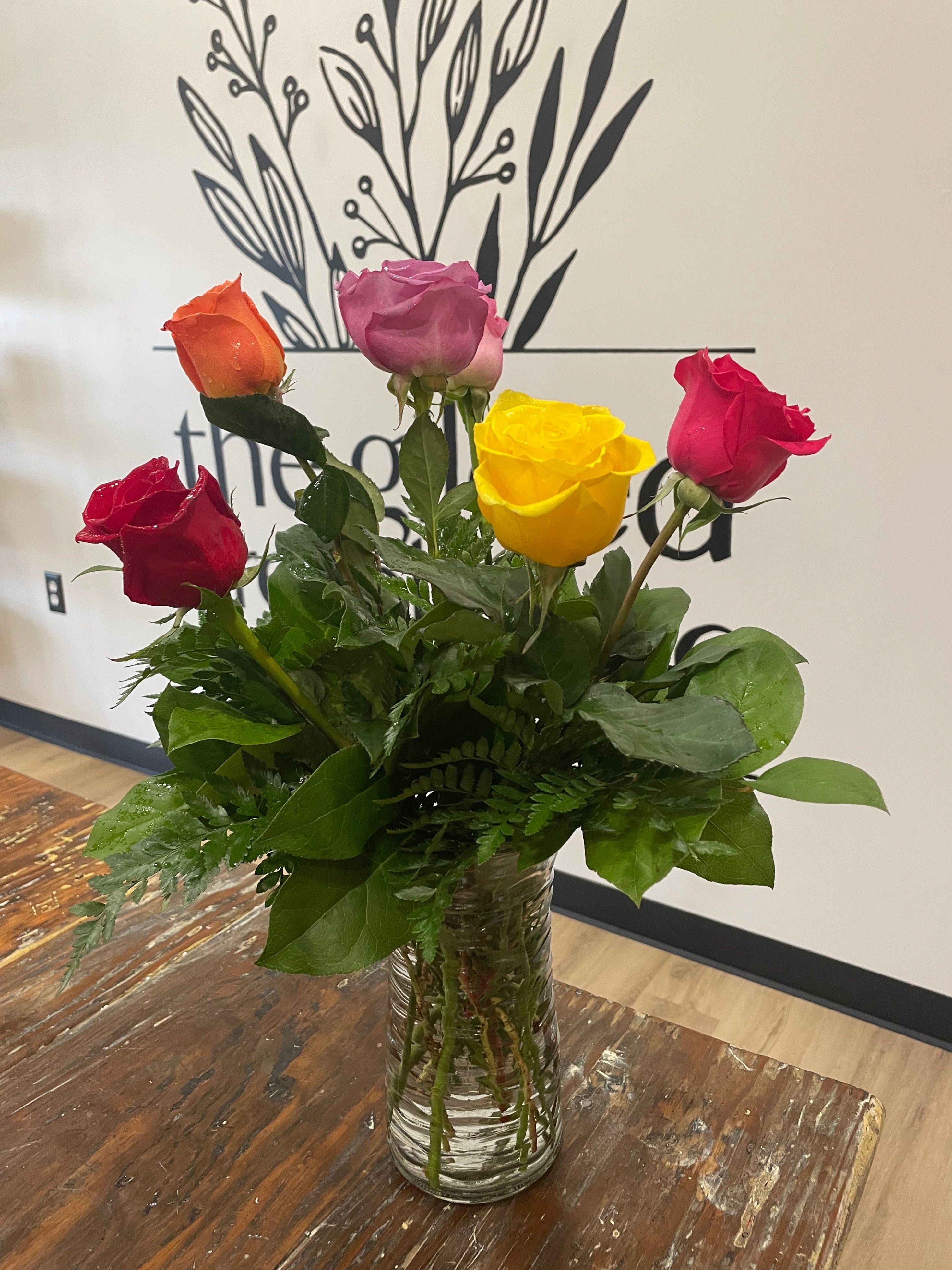 Half Dozen Assorted Roses – The Gilded Greenhouse