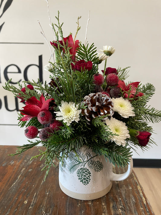 Christmas Mug Arrangement (pinecones)