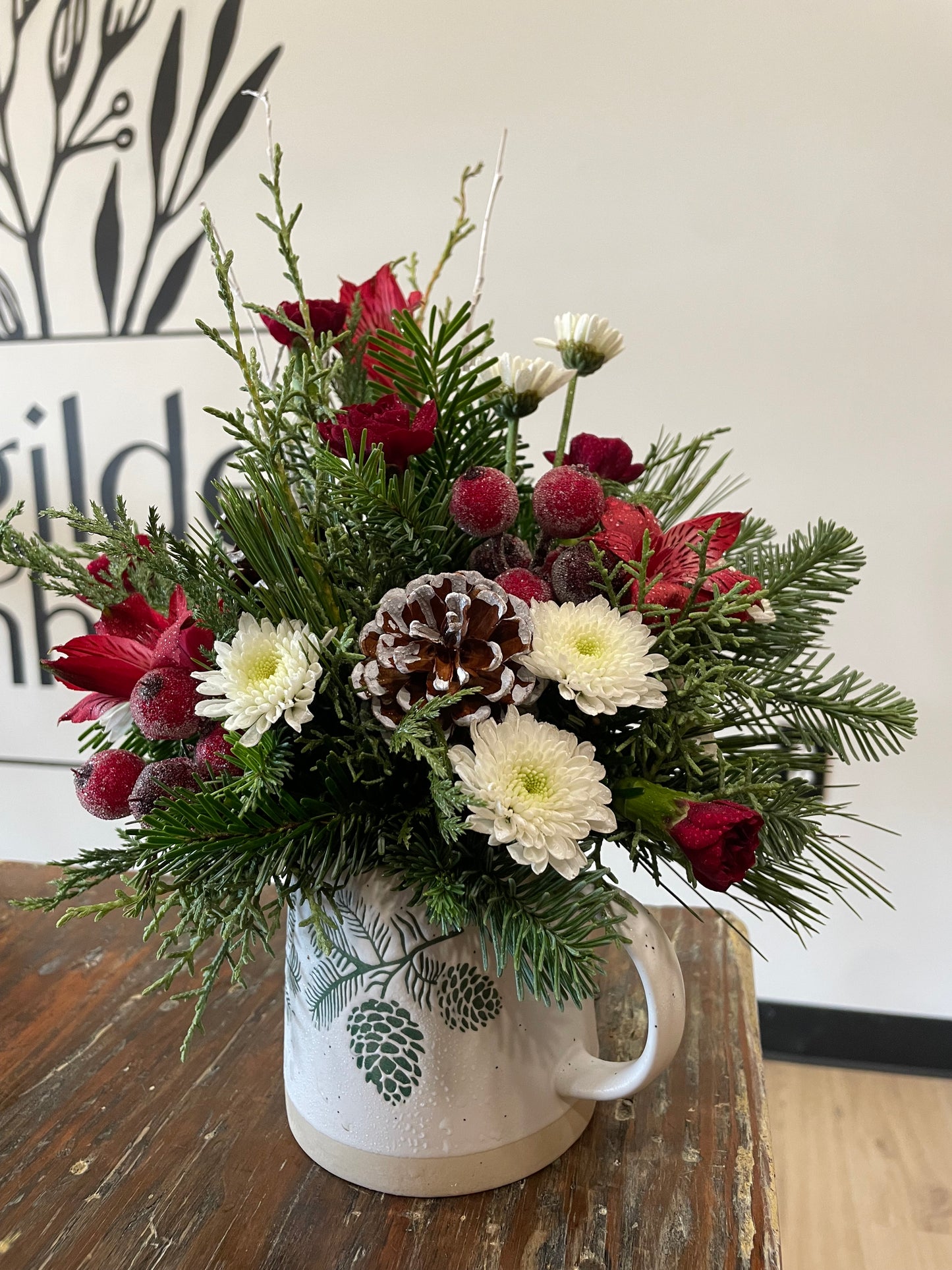 Christmas Mug Arrangement (pinecones)
