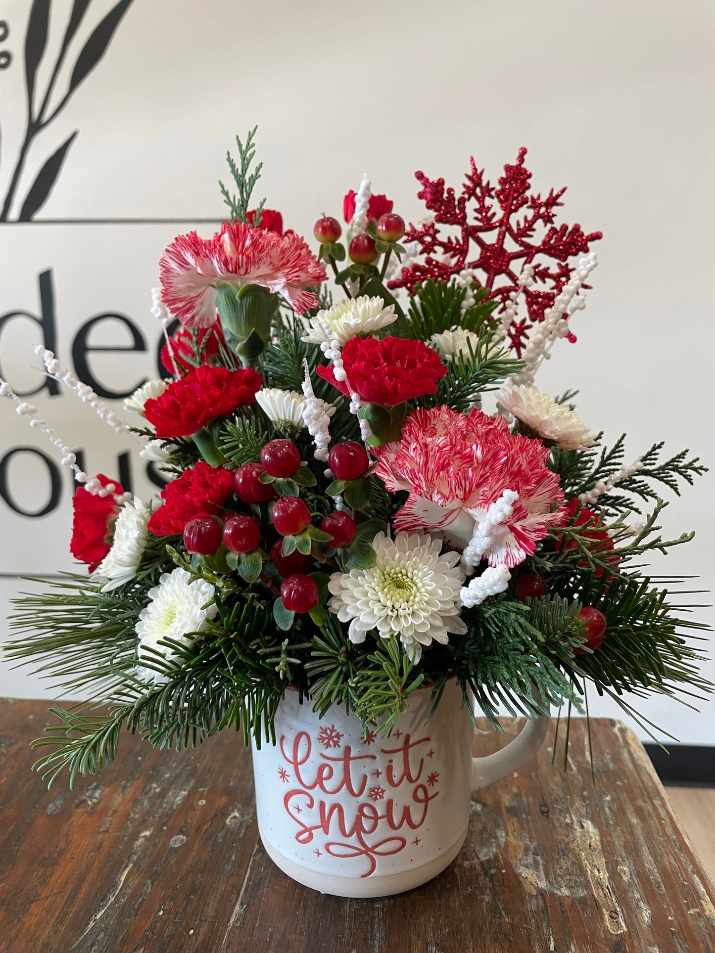Christmas mug arrangement (Let It Snow)