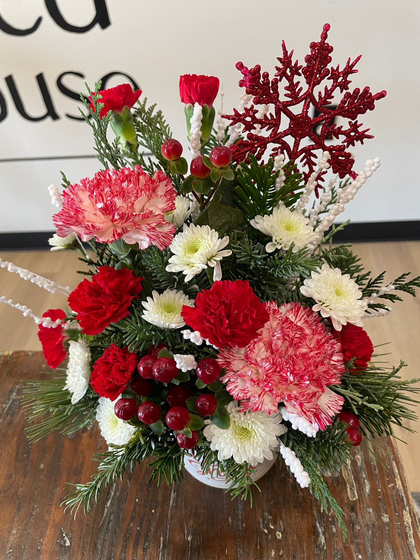 Christmas mug arrangement (Let It Snow)