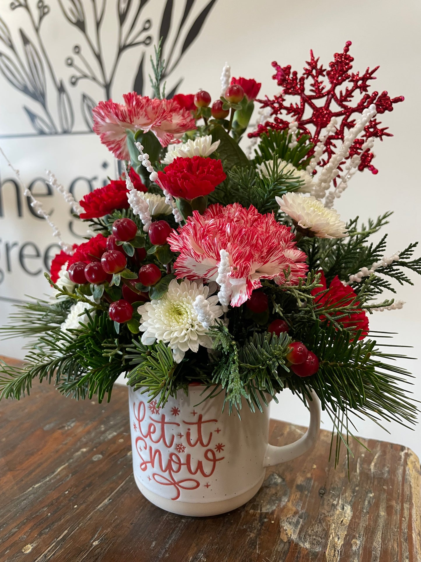 Christmas mug arrangement (Let It Snow)