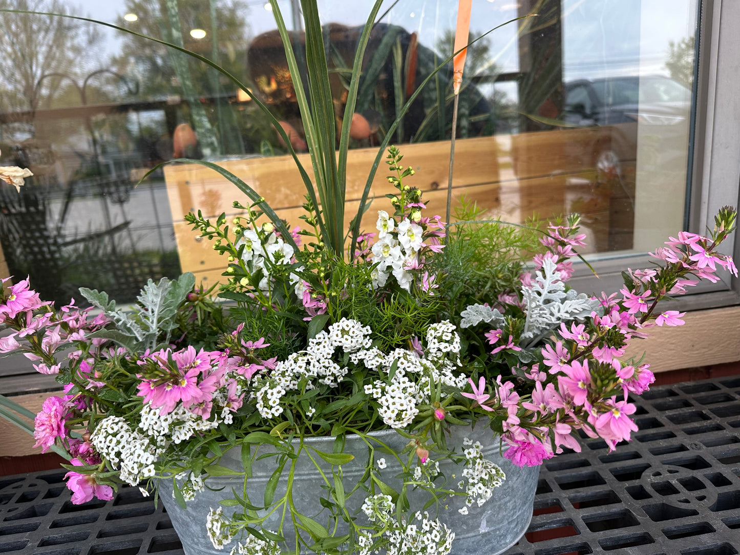 Outdoor Planter - Metal Oval Tin