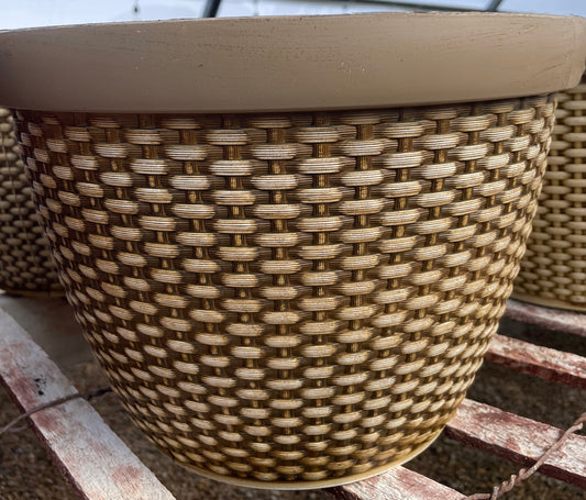 Outdoor Planter - Straw Woven/Plastic